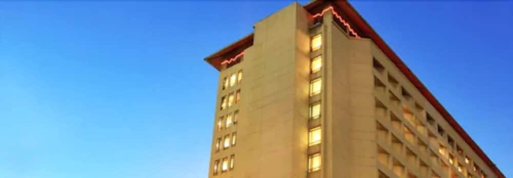 Hotel Bidakara Jakarta Buitenkant foto