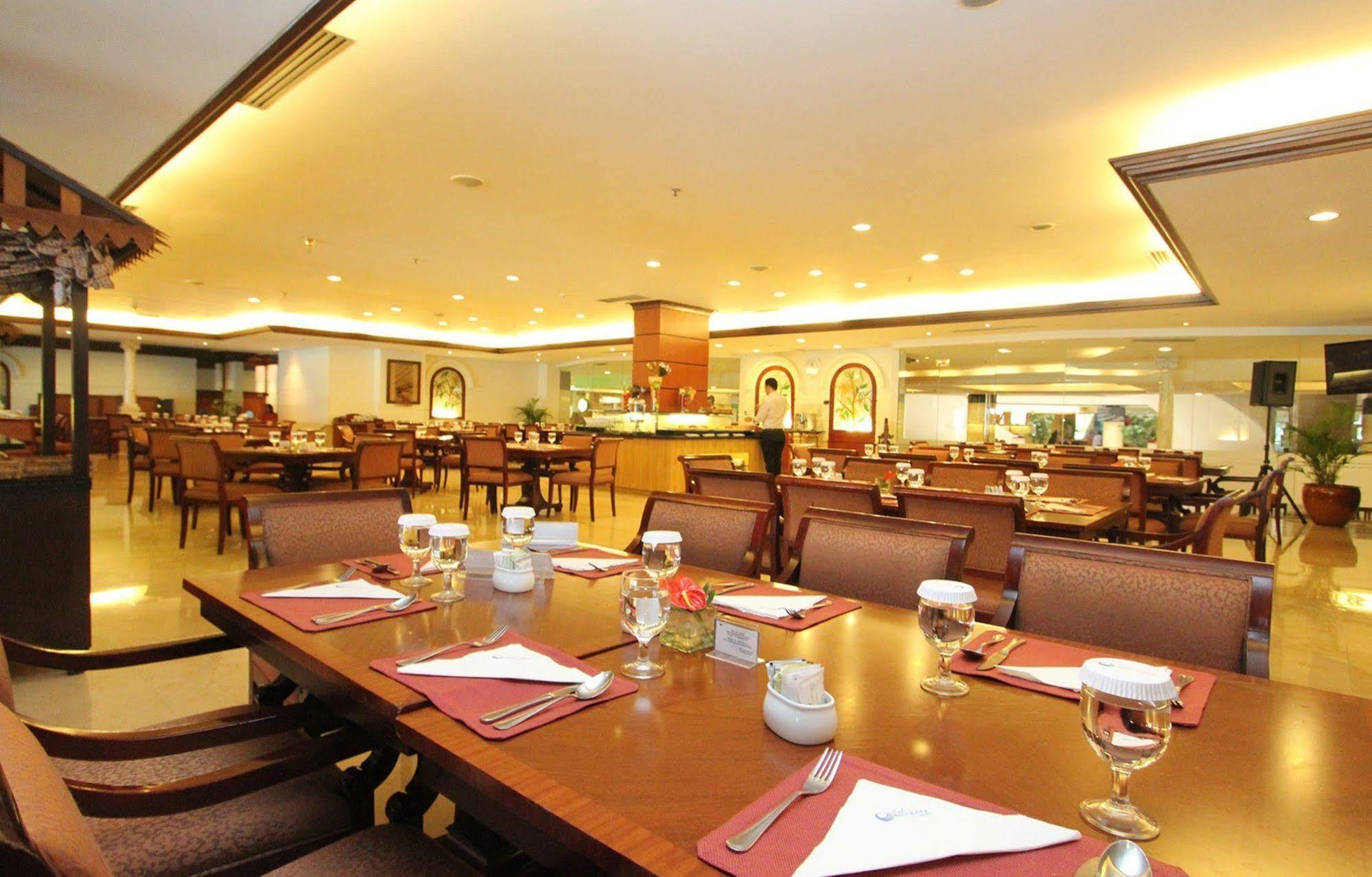 Hotel Bidakara Jakarta Buitenkant foto