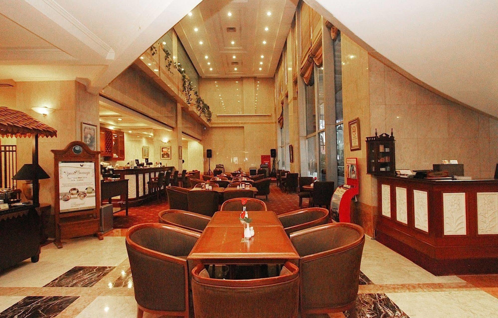 Hotel Bidakara Jakarta Buitenkant foto